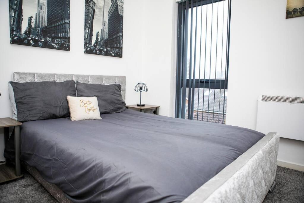 Stylish Two-Bedroom Salford Quays Apartment Μάντσεστερ Εξωτερικό φωτογραφία
