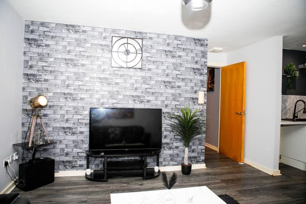 Stylish Two-Bedroom Salford Quays Apartment Μάντσεστερ Εξωτερικό φωτογραφία