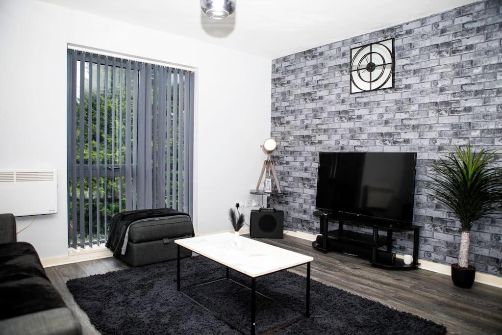 Stylish Two-Bedroom Salford Quays Apartment Μάντσεστερ Εξωτερικό φωτογραφία